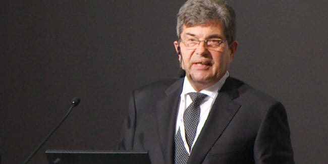 Prof. Hohmann stellte auf der FM Messe 2015 den CAFM-Trendreport 2015 vor