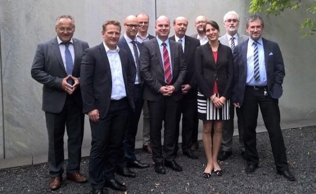 Teilnehmer des ersten Round-Tables BIM im Betrieb (v.l.): Ralf Golinski, Dr. Jan Tulke, Jan Schipper, Alfred Waschl, Klaus Aengenvoort, Clemens Schickel, Gunther Wölfle, Dr. Alexandra Merkel, Peter Kovacs und Ulrich Glauche. Foto: CAFM RING