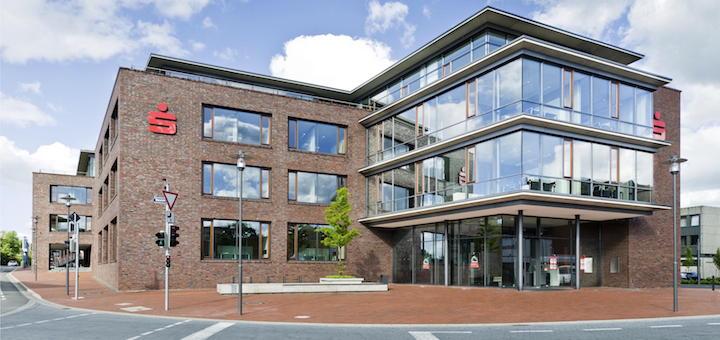 Die Sparkasse Emsland – hier die Hauptstelle in Meppen – setzt auf Spartacus FM für ihr Facility Management