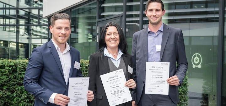Kevin Spiegel, Petra Kluge, Jan-Magnus Glas (v.l.) sind die Preisträger der GEFMA-Förderpreise für Projektarbeiten 2018