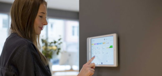Mit der App von iHaus kann ein smartes Gebäude überwacht und gesteuert werden - Bild: iHaus