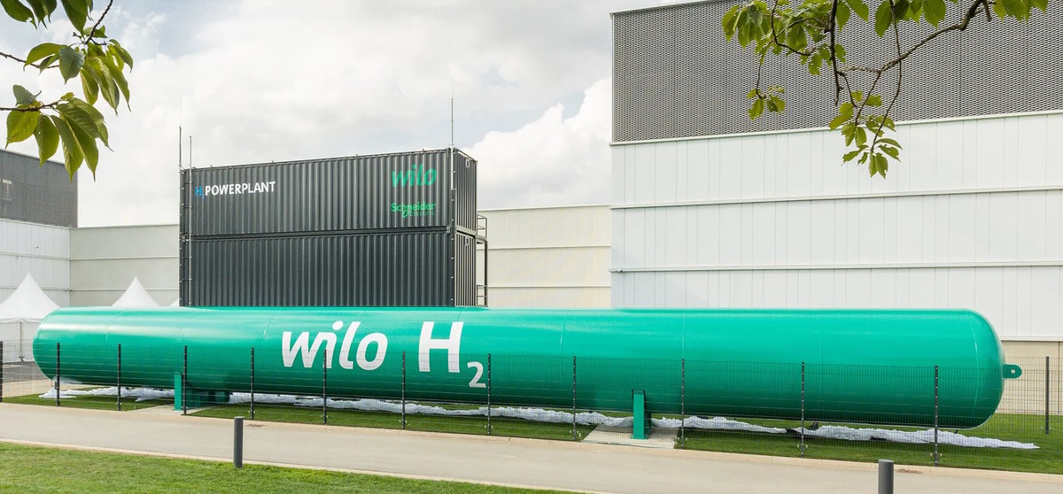 Die Wilo H2 Powerplant produziert grünen Wasserstoff und speichert ihn als Energiereserve - Bild: Wilo SE
